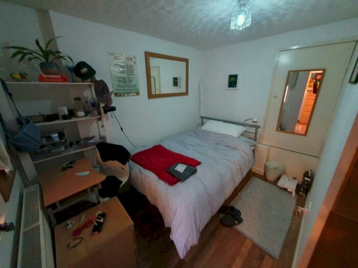 5 Bedroom House To Rent In Cranbrook Street, Cardiff, CF24