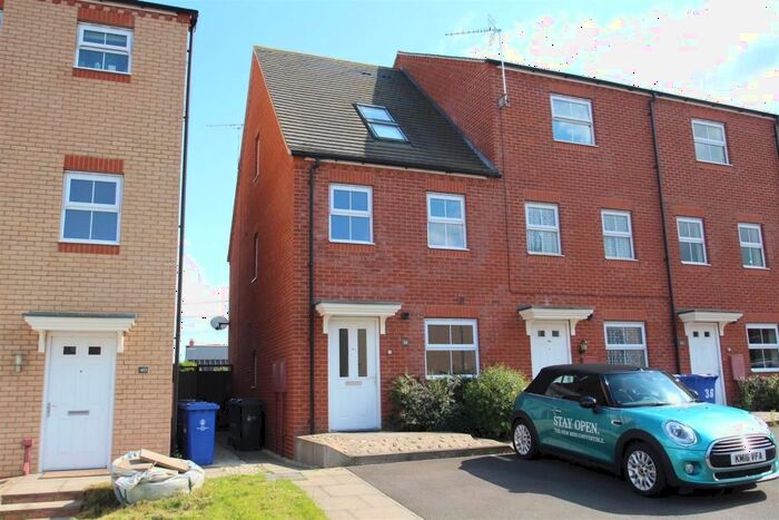 3 Bedroom Terraced House To Rent In Walkers Way, Roade, NN7