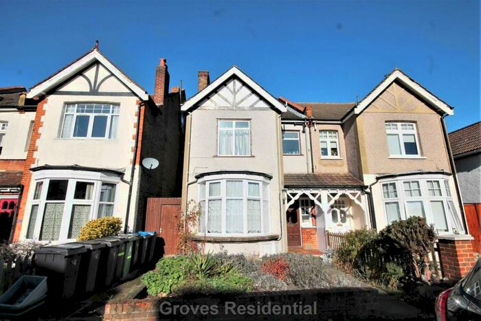 1 Bedroom Flat To Rent In Lime Grove, New Malden, KT3