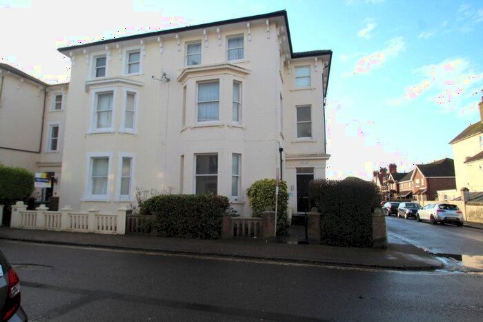 2 Bedroom Flat To Rent In Norfolk Road, Littlehampton, West Sussex, BN17