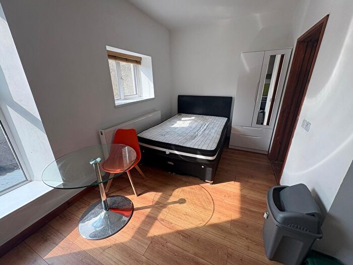 1 Bedroom Studio To Rent In Walter Road, Swansea, SA1
