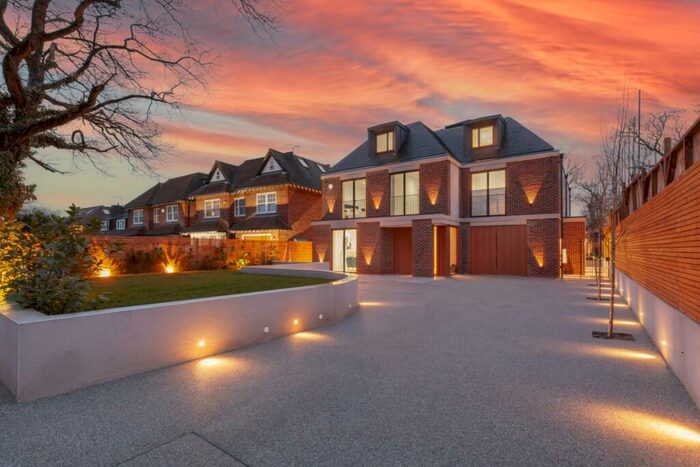 5 Bedroom Detached House To Rent In Barnet Road Barnet, EN5