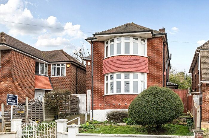 4 Bedroom Detached House For Sale In Waddington Way, London, SE19