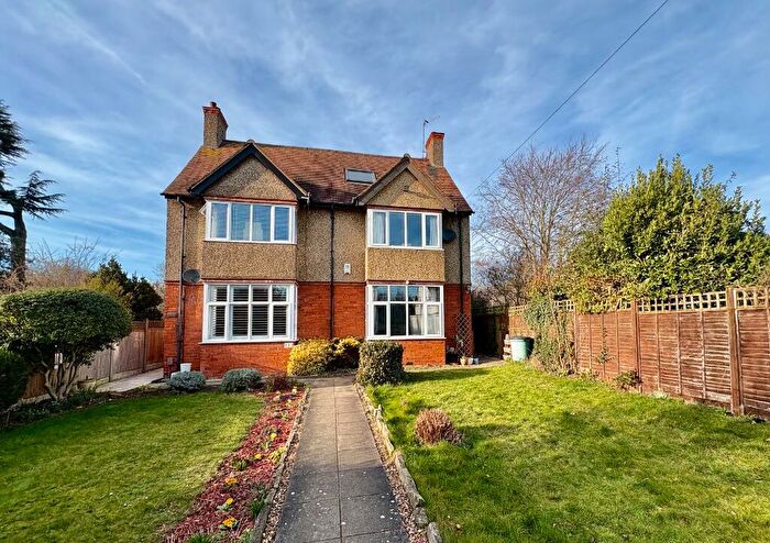 4 Bedroom Semi Detached House For Sale In Weedon Road, Duston, Northampton, NN5