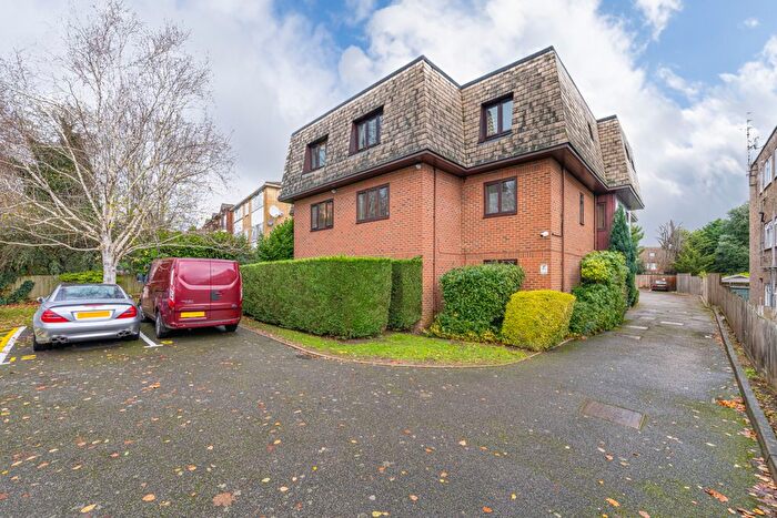 2 Bedroom Flat To Rent In High Road, London, N20