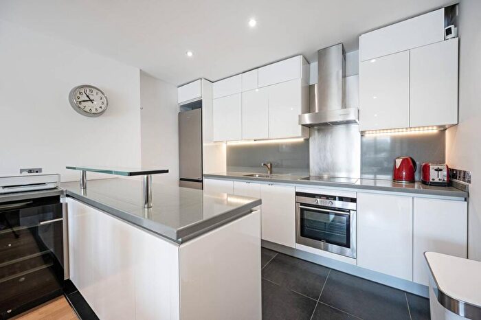 2 Bedroom Flat To Rent In High Timber Street, City, London, EC4V