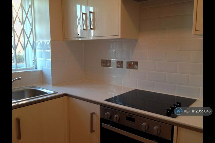 2 Bedroom Flat To Rent In Harlinger Street, Charlton/Woolwich, SE18