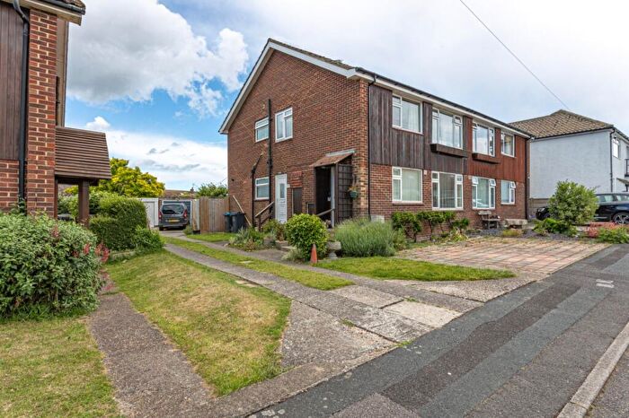 2 Bedroom Flat For Sale In Old Farm Road, Birchington, CT7
