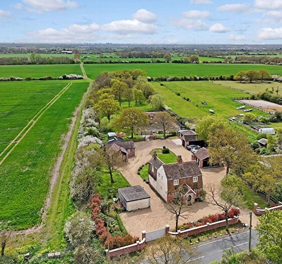 3 Bedroom Detached House For Sale In Lark Hill Road, Canewdon, Essex, SS4