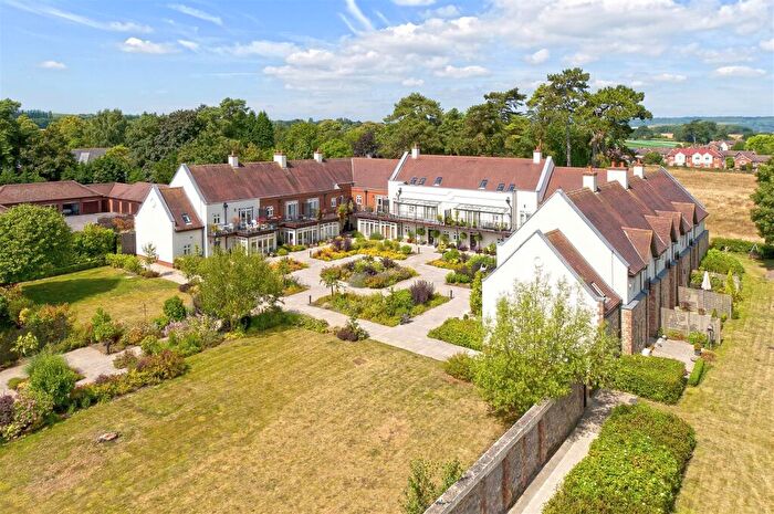 4 Bedroom Mews For Sale In Exclusive Gated Residence - Walking Distance To West Malling, ME19