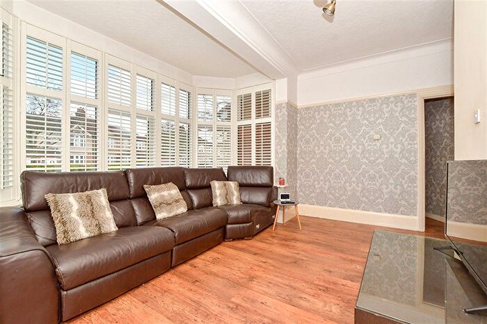Studio For Sale In Westmoreland Avenue, Hornchurch, Essex, RM11
