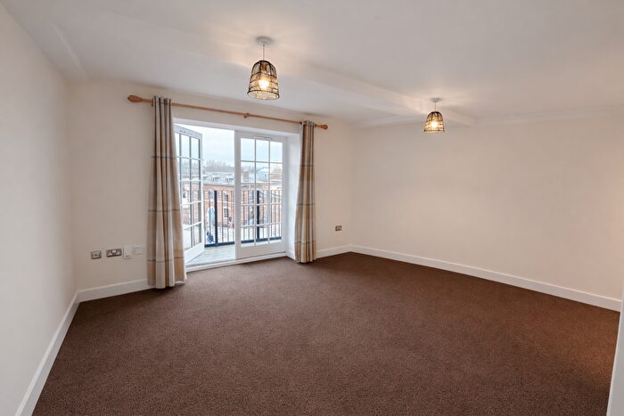 1 Bedroom Flat To Rent In Pridays Mills, - Commercial Road, Gloucester, GL1