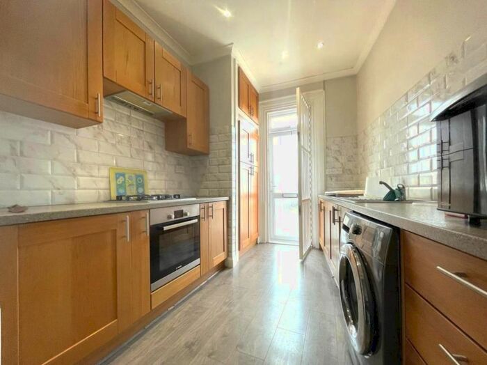 4 Bedroom Maisonette To Rent In The Street, Tongham, Farnham, GU10