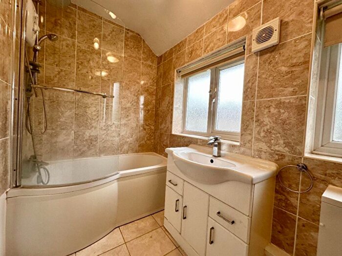 3 Bedroom End Of Terrace House For Sale In Bridgwater Close, Romford, RM3