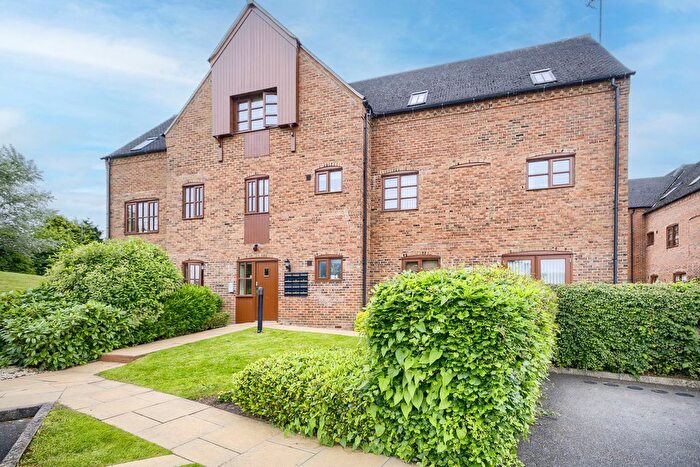 2 Bedroom Flat For Sale In Arden Mews, Kingsbury, Tamworth, B78