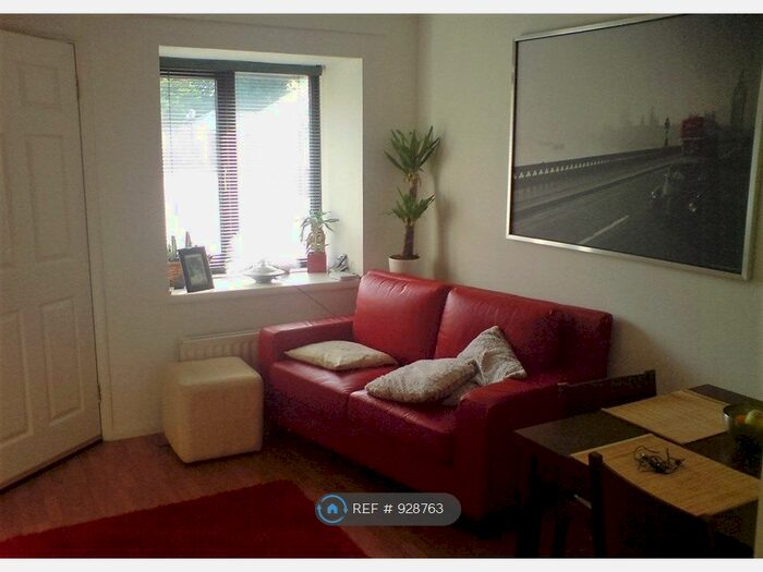 1 Bedroom Semi-Detached House To Rent In Juliana Close, London, N2