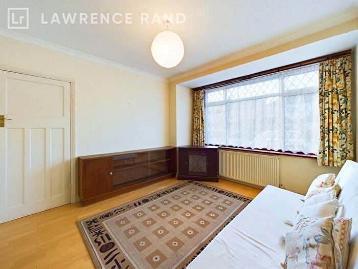 3 Bedroom Terraced House For Sale In Rhyl Road, Perivale, Greenford, UB6