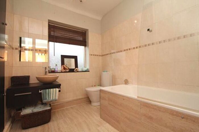 3 Bedroom House To Rent In Longley Lane, Sheffield, S5