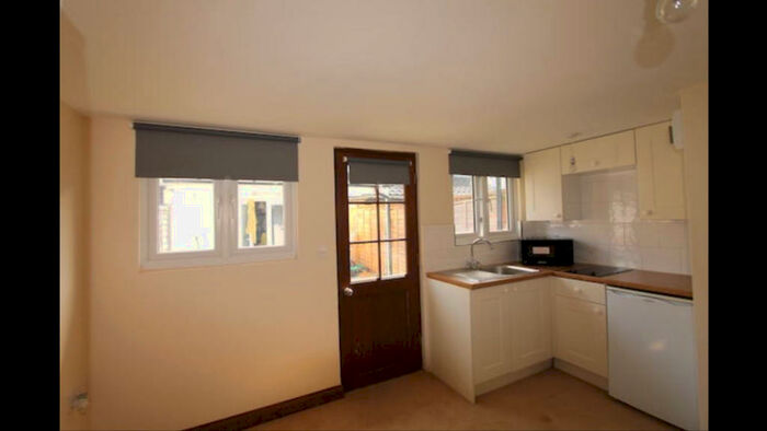 Studio To Rent In Bensham Lane, Thornton Heath, CR7