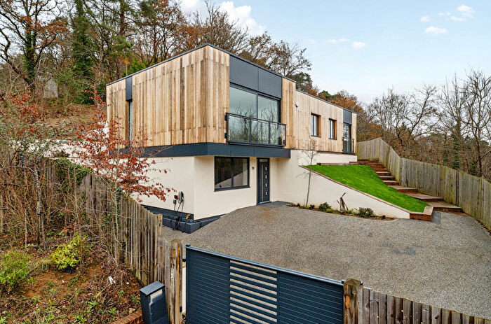 3 Bedroom Detached House For Sale In Frensham Road, Lower Bourne, Farnham, GU9