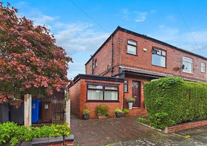 3 Bedroom Semi-Detached House For Sale In Gordon Road, Swinton, Manchester, M27