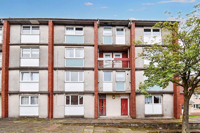 2 Bedroom Maisonette To Rent In Balmalloch Road, Kilsyth, G65