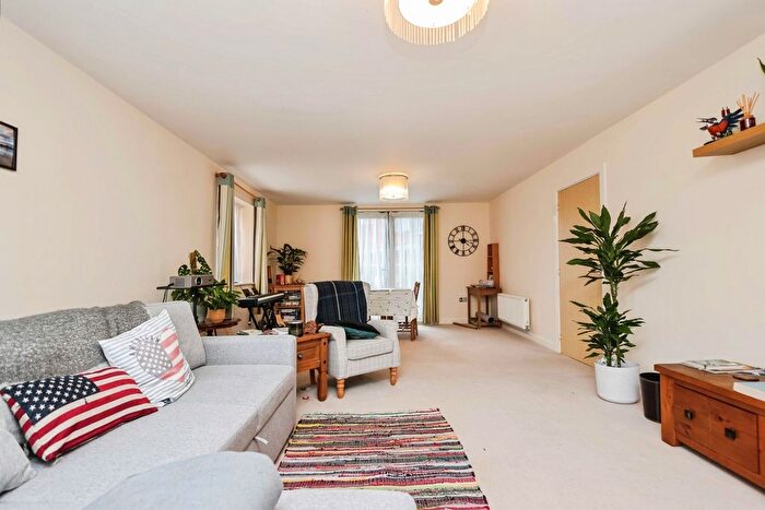 2 Bedroom Flat For Sale In Crossley Road, Worcester, Worcestershire, WR5