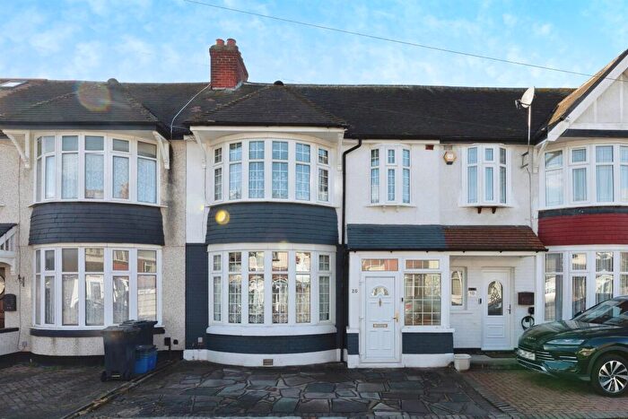 3 Bedroom Terraced House For Sale In Broadhurst Avenue, Ilford, IG3