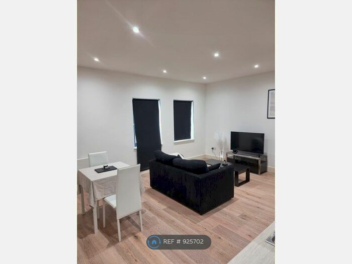 1 Bedroom Flat To Rent In Mondial Way, Harlington, Hayes, UB3