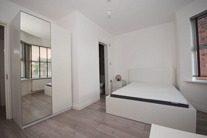 1 Bedroom Property To Rent In Room, Rosslyn Cres, Harrow, HA1