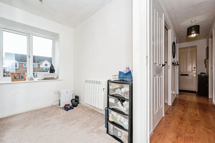 2 Bedroom Flat For Sale In Caravel Close, Chafford Hundred, Grays, RM16