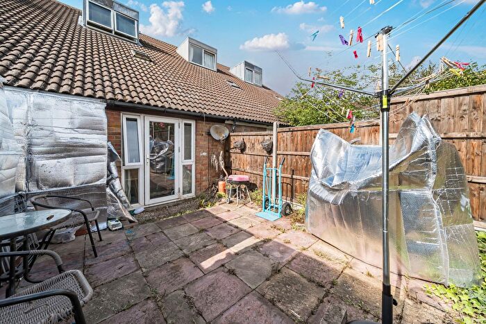 3 Bedroom Property For Sale In Barset Road, London, SE15