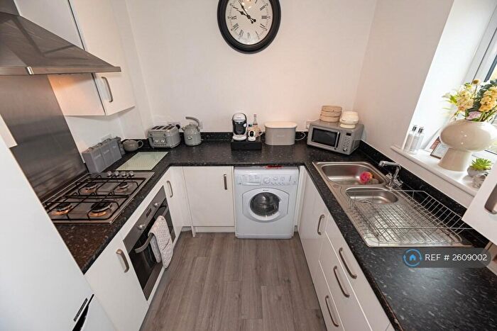 2 Bedroom Flat To Rent In Warwick Crescent, Basildon, SS15