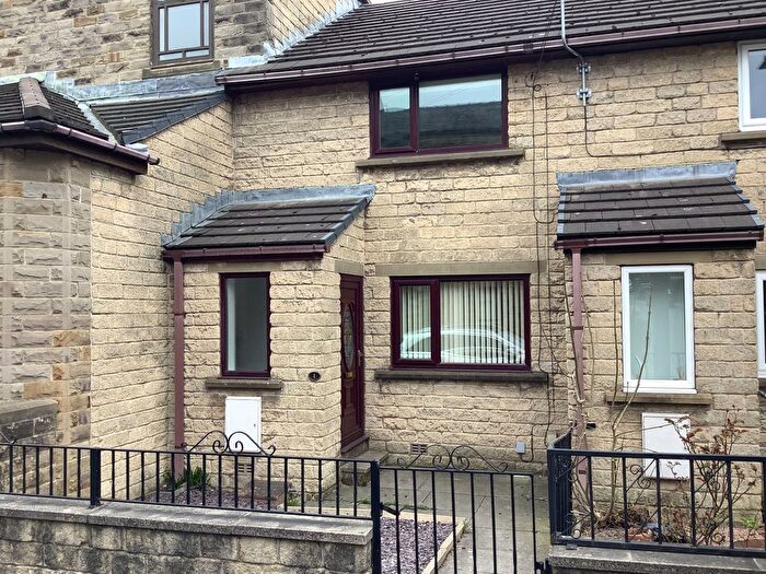 2 Bedroom Town House To Rent In Hive Street, Keighley, BD22