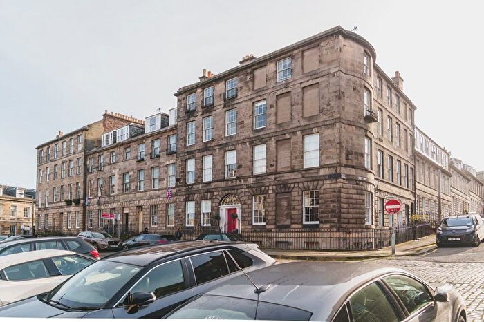 4 Bedroom Flat To Rent In Broughton Place, Edinburgh, EH1