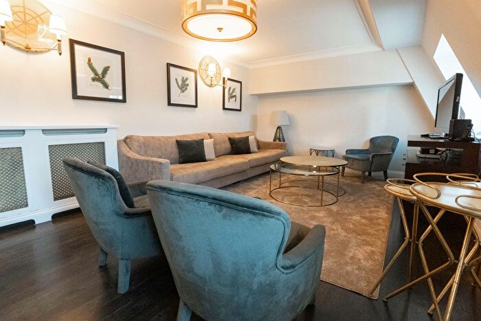 3 Bedroom Flat To Rent In Prince Of Wales Terrace, Kensington, London, W8