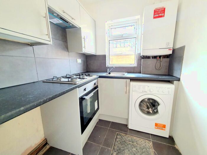 2 Bedroom Flat To Rent In Ashfield Road, Manor House, N4