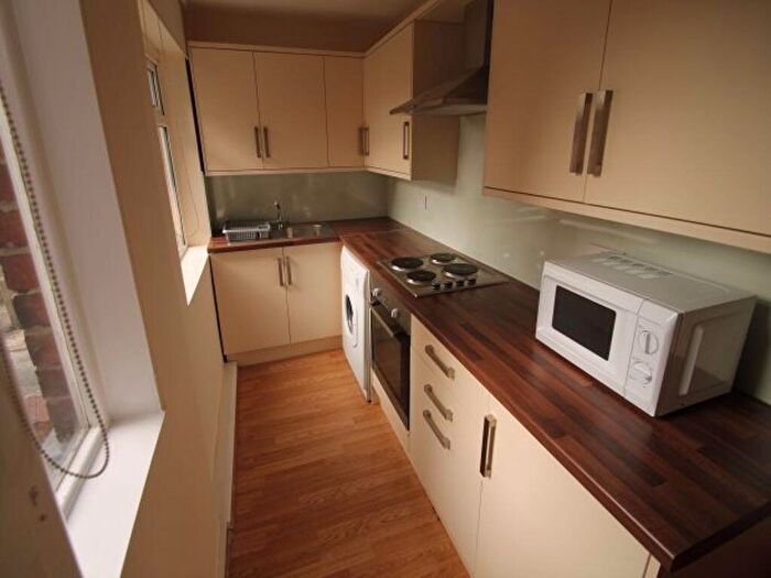 4 Bedroom House To Rent In Hessle View, Leeds, LS6