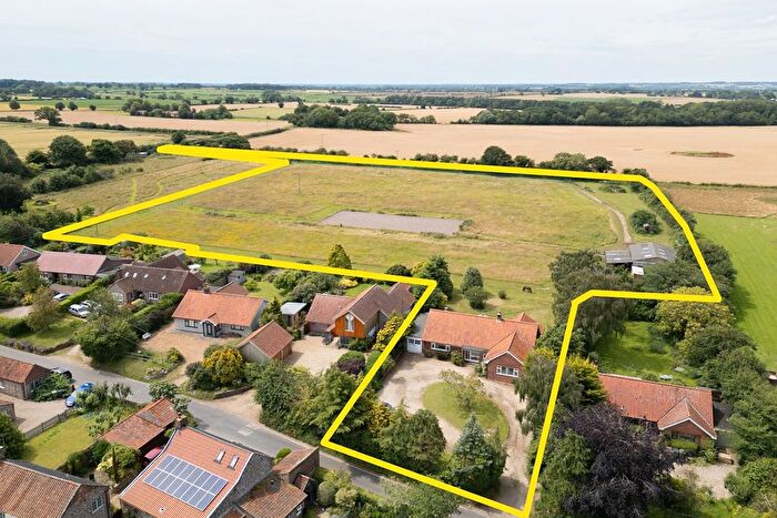 3 Bedroom Equestrian Property For Sale In Field Dalling Road, Bale, NR21