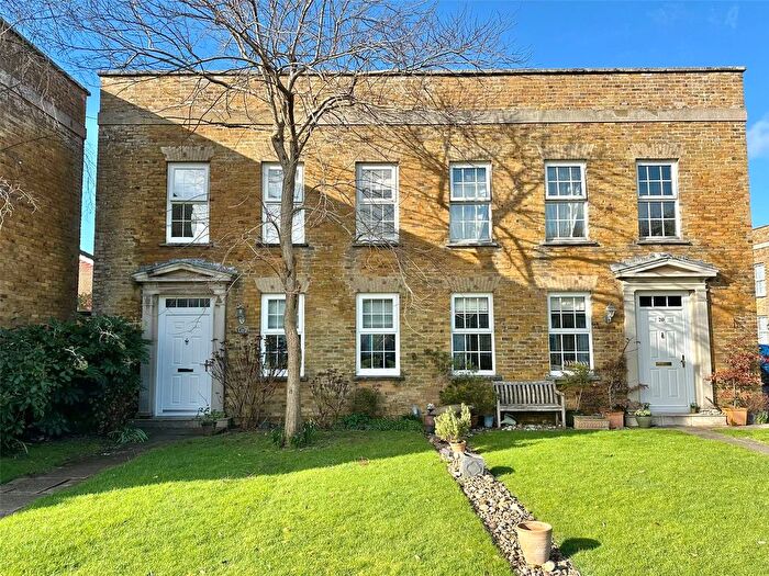 3 Bedroom Semi-Detached House For Sale In De La Warr Road, Milford On Sea, Lymington, Hampshire, SO41