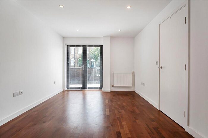 1 Bedroom Apartment To Rent In Queensbridge Road, Hackney, London, E8