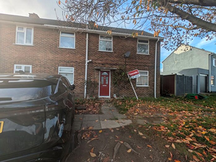 3 Bedroom Semi-Detached House For Sale In Hawkhurst Road, Gillingham, ME8