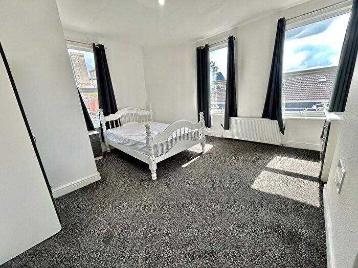 2 Bedroom Flat To Rent In Hartley Road, Nottingham, NG7