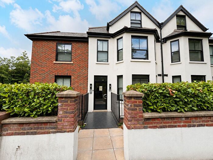 1 Bedroom Flat To Rent In Priory Avenue, High Wycombe, HP13