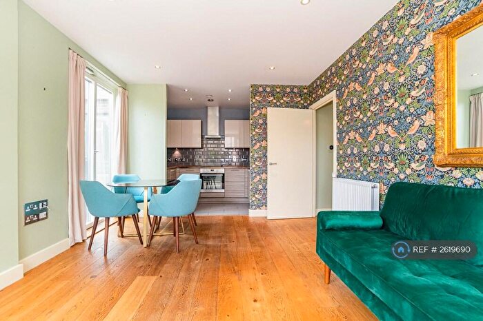 2 Bedroom Flat To Rent In City Mill Apartments, London, E8
