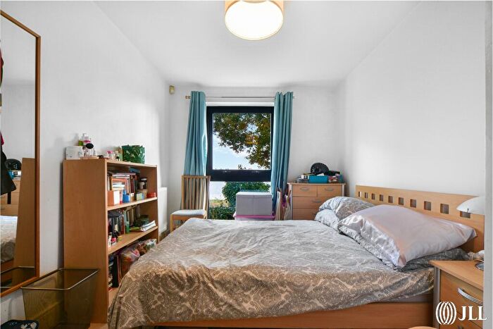 2 Bedroom Apartment For Sale In Watersmeet Place, Green Lanes, N4