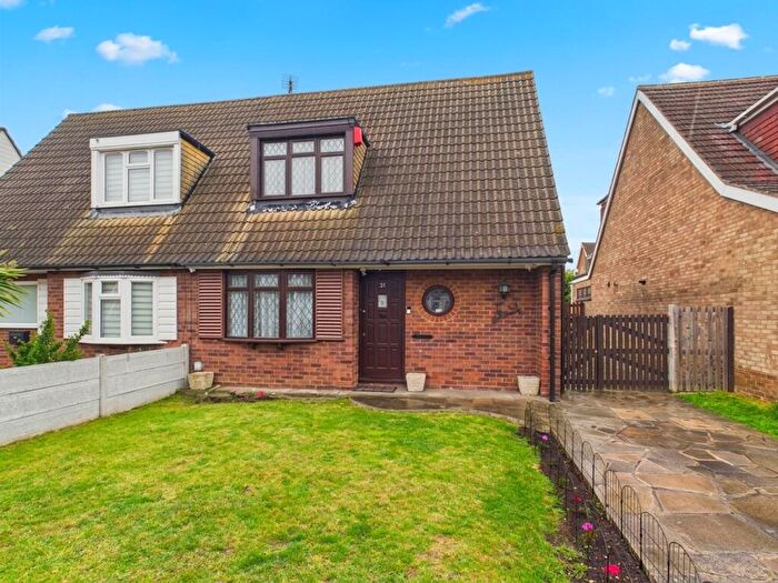 2 Bedroom Semi-Detached House For Sale In Allensway, Stanford-Le-Hope, SS17