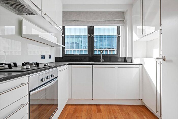 2 Bedroom Apartment To Rent In Long Lane, Farringdon, London, EC1A