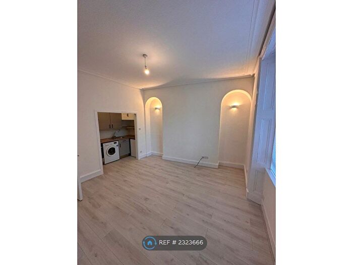 2 Bedroom Flat To Rent In Hardgate, Aberdeen, AB11