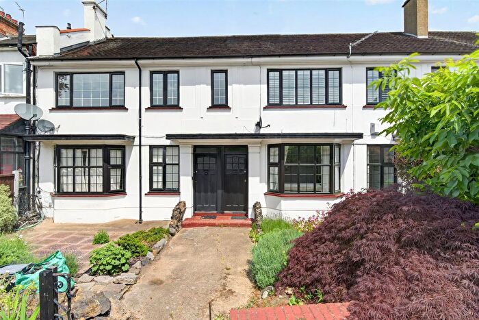 2 Bedroom Flat For Sale In Cambridge Road, London, E11